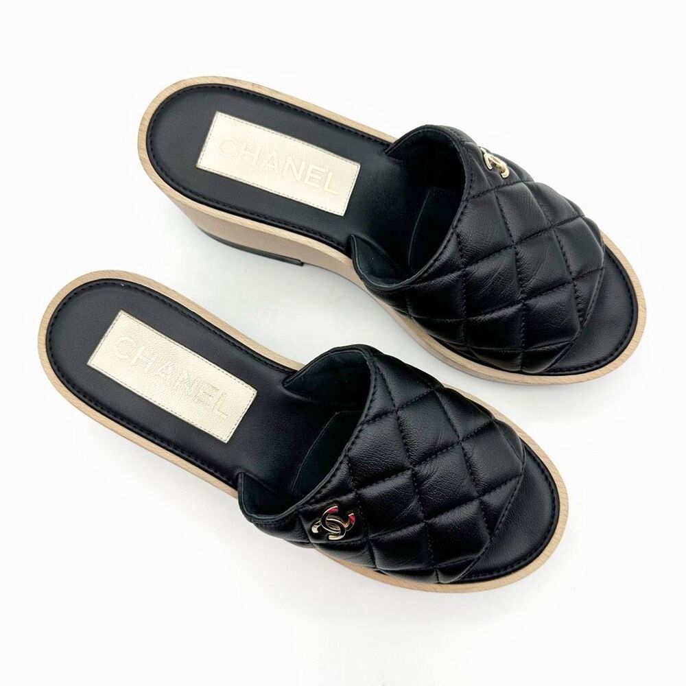 CHANEL Black Quilted Leather Platform Slide CC Sandals Size 38 Open Toe Mules - Picture 5 of 12